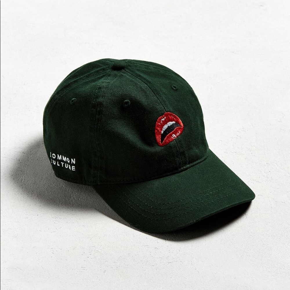 Common Culture Lips Cap